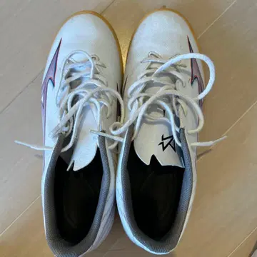 미즈노 풋살화 화이트/레드 24cm