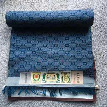 미사용 실크 기모노 옷감 파란색과 빨간색 무늬 유키쓰무기