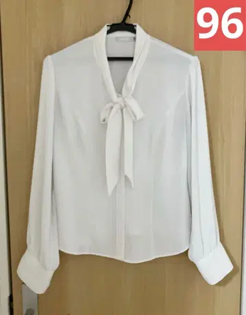 overE 보타이 블라우스 화이트 96