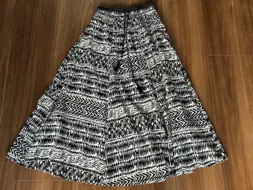 Fanaka 플레어 롱 스커트 흑백