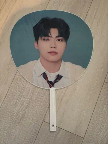 박건욱 부채 ZEROBASONE 건욱 제베원