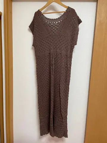 Kastane 브라운 슬리브리스 니트 롱 원피스 뜨개질 V넥