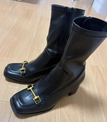 Mila Owen 비트 스트레치 숏부츠