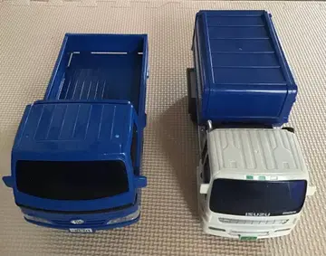 빅 사이즈의 굴착 자동차 2대 ( 쓰레기 수거차 / 트럭 )