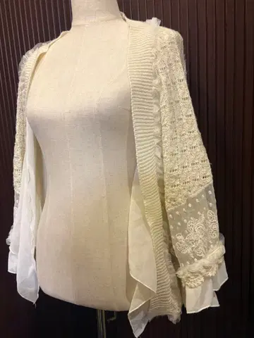 아이보리 프릴 레이스 가디건 엑시즈팜