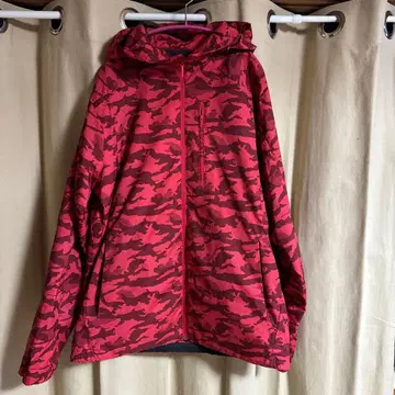 DESCENTE 빨간색 카모플라쥬 후드 부착 자켓