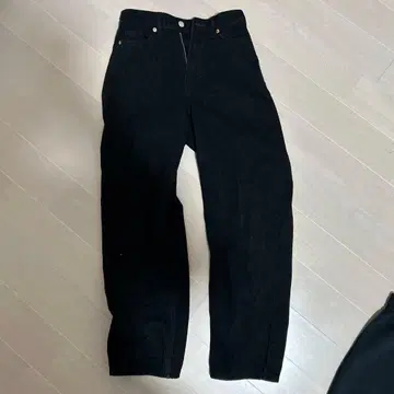 &DENIM 블랙 데님 스트레이트 레그