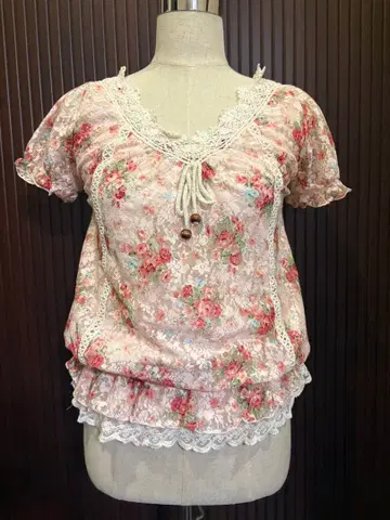 꽃무늬 레이스 장식 블라우스 리즈리사