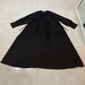 LUCA 루카 블랙 원피스