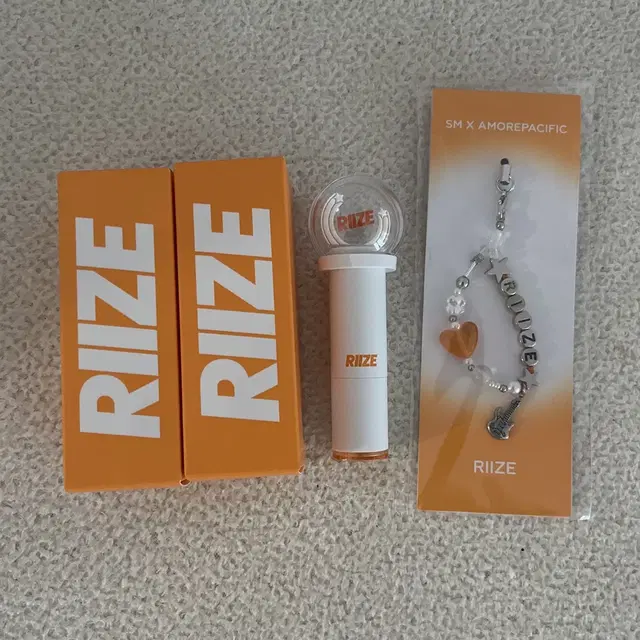 라이즈 응원봉 립밤2개+비즈 스트랩1개