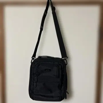 아쉬 엘르 숄더백 블랙