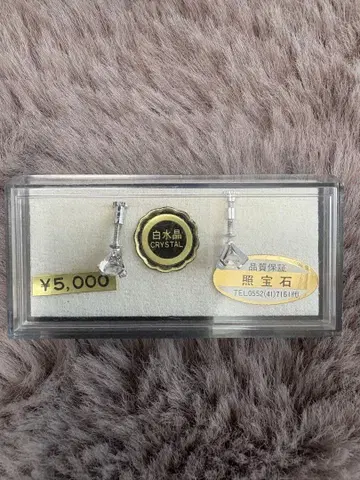 화이트 수정 크리스탈 귀찌