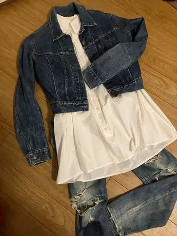 튜닉 기장의 화이트 블라우스, 이너