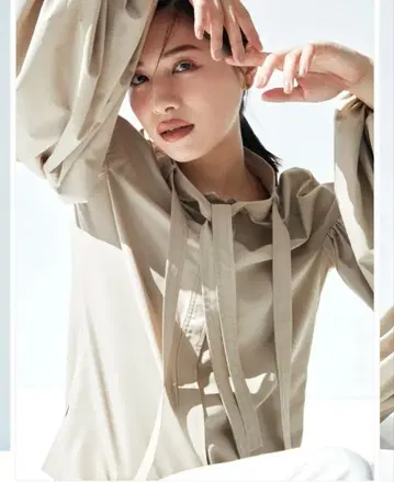 로브 블랑 더블 타이 블라우스