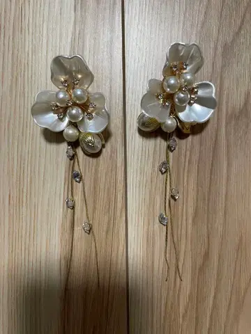 브라이덜 액세서리 꽃 모티브 귀찌