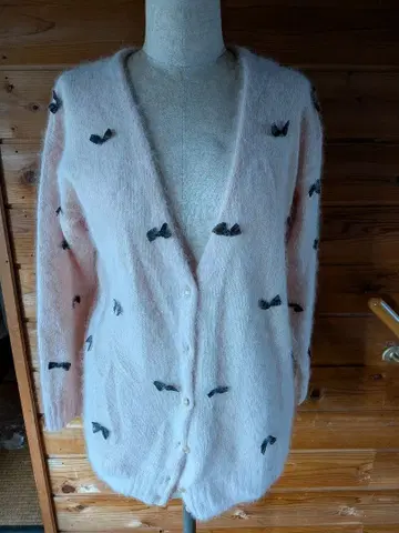 리본 모티브 핑크 가디건