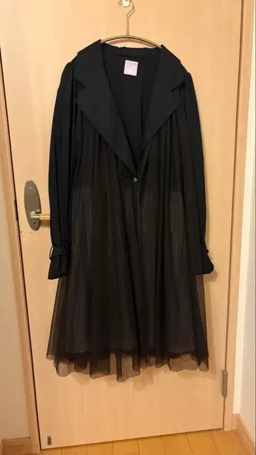 J1U 블랙 롱 코트