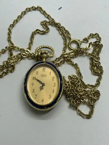 세이코 QZ 골드 다이얼 오벌 펜던트 워치