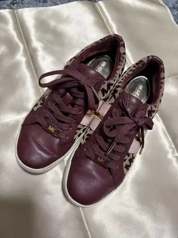 Michael Kors 버건디 스니커즈