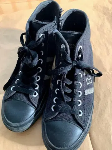 REGAL 블랙 하이컷 스니커즈 R 자수