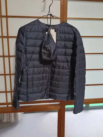 유니클로 울트라 라이트 다운 네이비 컬러 S 사이즈