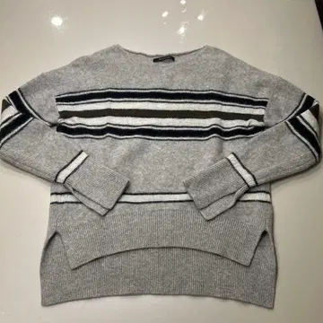 MACPHEE 그레이 스트라이프 긴팔 니트