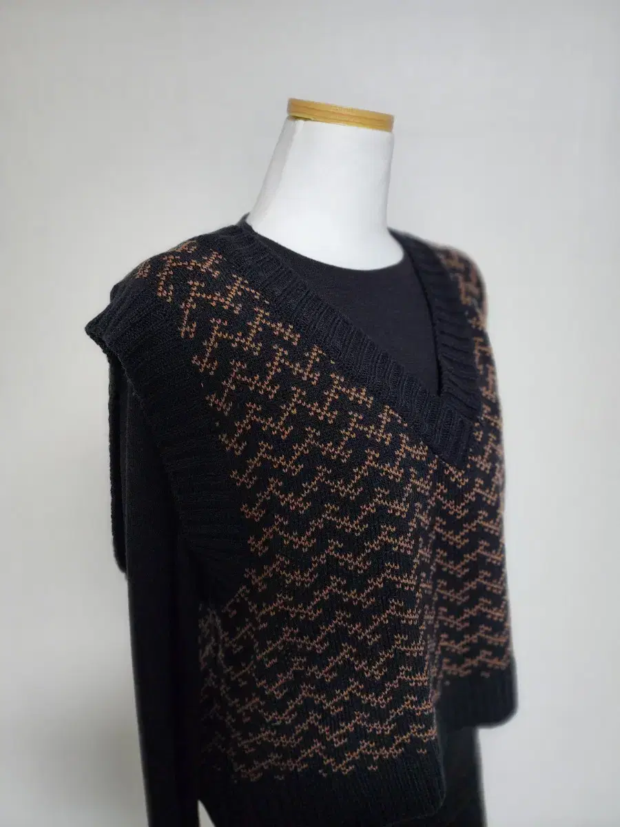 CHUU Shopping Mall Black Basic Long Sleeve T-shirt (Unworn)