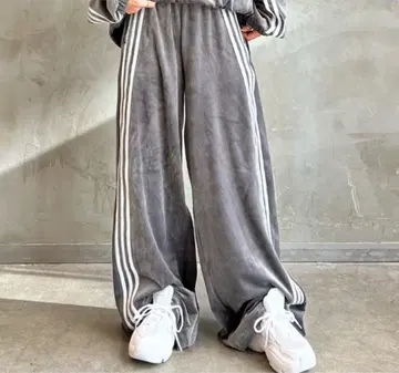 adidas Originals 벨벳 루즈 트랙 팬츠