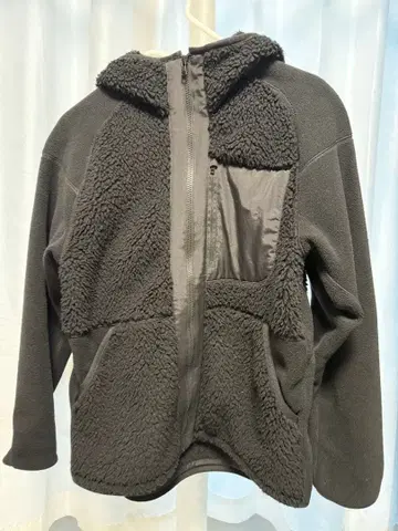 UNIQLO 화이트 마운테니어링 콜라보 플리스 풀 집업 후드티