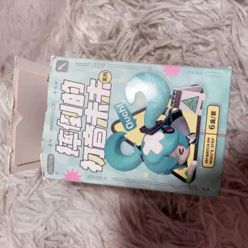 넘어진 하츠네 미쿠 피규어