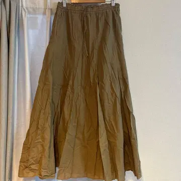 베이지 플레어 롱 스커트 이에나 베이크루즈