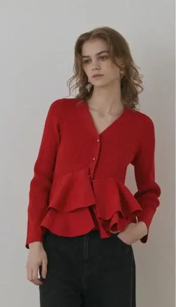 이번 시즌 완판 그레이스 콘티넨탈 페플럼 니트 가디건 36