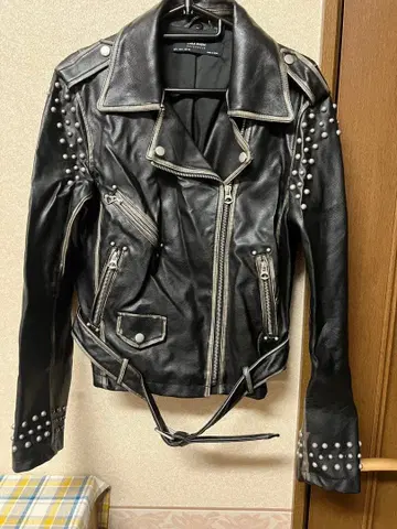 ZARA BASIC 스터드 장식 가죽 자켓