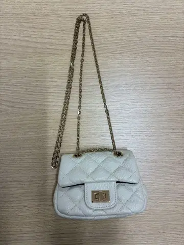 Loungedress GALENA 화이트 퀼팅 미니 체인 백