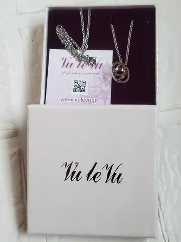 브레브 목걸이 부속물 있음