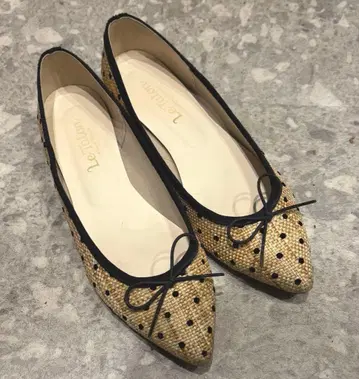 르 탈론 도트 포인티드 플랫슈즈