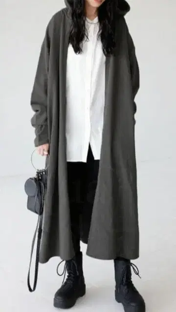 안티카 쭈리 롱 토퍼 코디 가디건 그레이