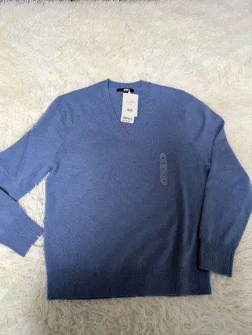 택 포함 새상품 유니클로 캐시미어 100% V넥 스웨터 M 라이트 블루