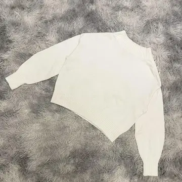 [ ADEAM ] 아디엄 긴팔 하이넥 니트 스웨터 루즈핏 화이트