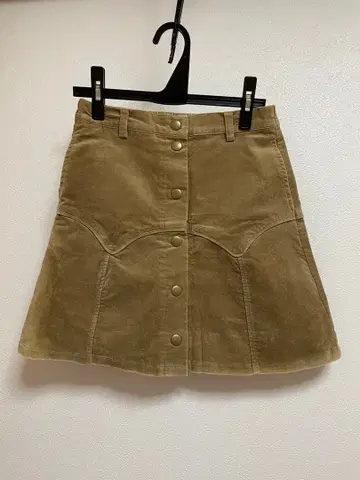 jouetie 스웨이드 베이지 브라운 미니 스커트 버튼 프론트