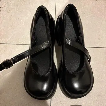 블랙 스트랩 로퍼