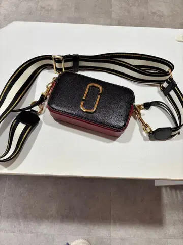 마크제이콥스 백 레드 계열