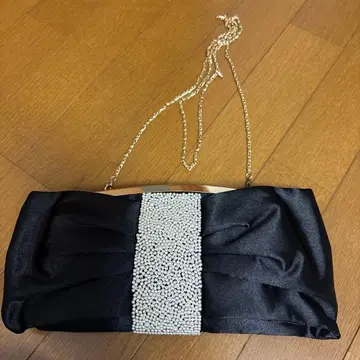 비즈 장식 블랙 클러치백