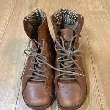 브라운 가죽 하이컷 워크 부츠