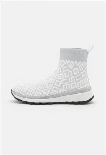 GUESS 화이트 로고 슬립온 스니커즈