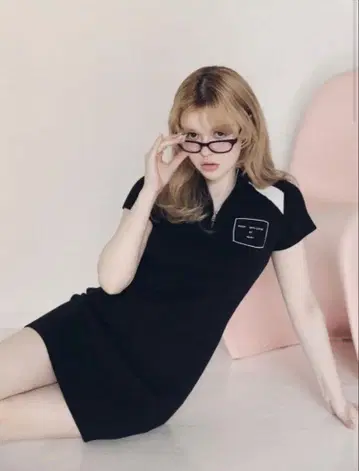 ANDMARY 블랙 폴로 드레스 반팔 가슴 포켓 부착