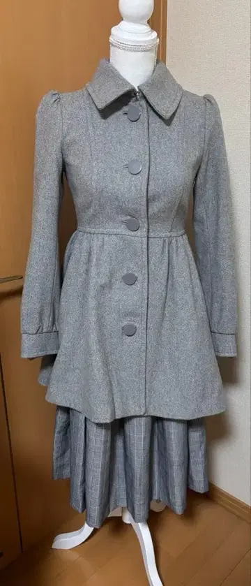 그레이 버튼 롱 코트