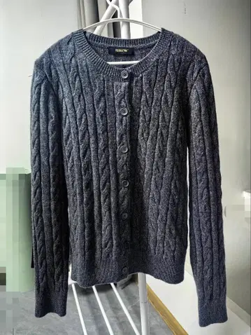 다크 그레이 케이블 니트 가디건