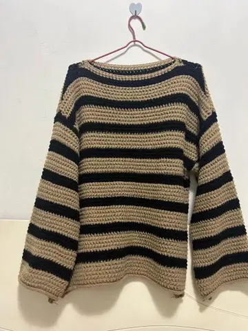 스트라이프 니트 스웨터 베이지와 블랙