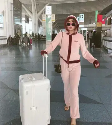 [ 새상품급 당일 발송 ] epine 셋업 핑크 레드 공항 코디